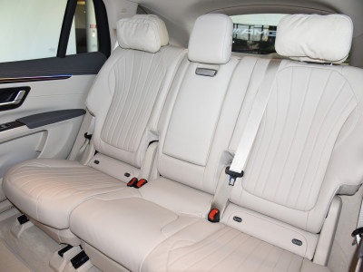 Mercedes EQS SUV  Фото №10